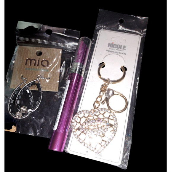 Beauty bundle of 8 items new with tags and coach HANGTAG EUC - Picture 2 of 4